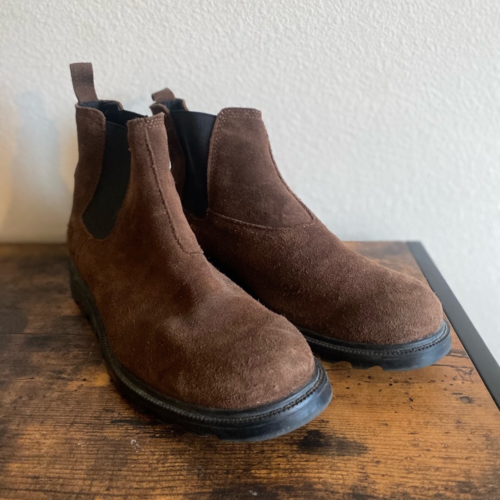 Brown suede Sorel Chelsea outdoor boots